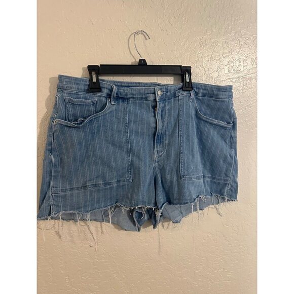 Good American Plus Size Striped Cutoff Denim Shorts - Picture 3 of 9